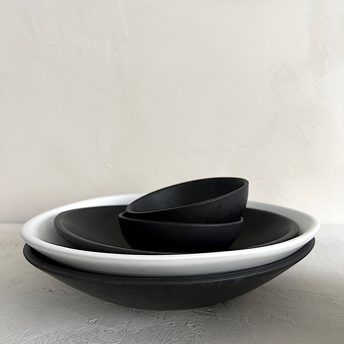 Table setting with black Stoneware | shop update