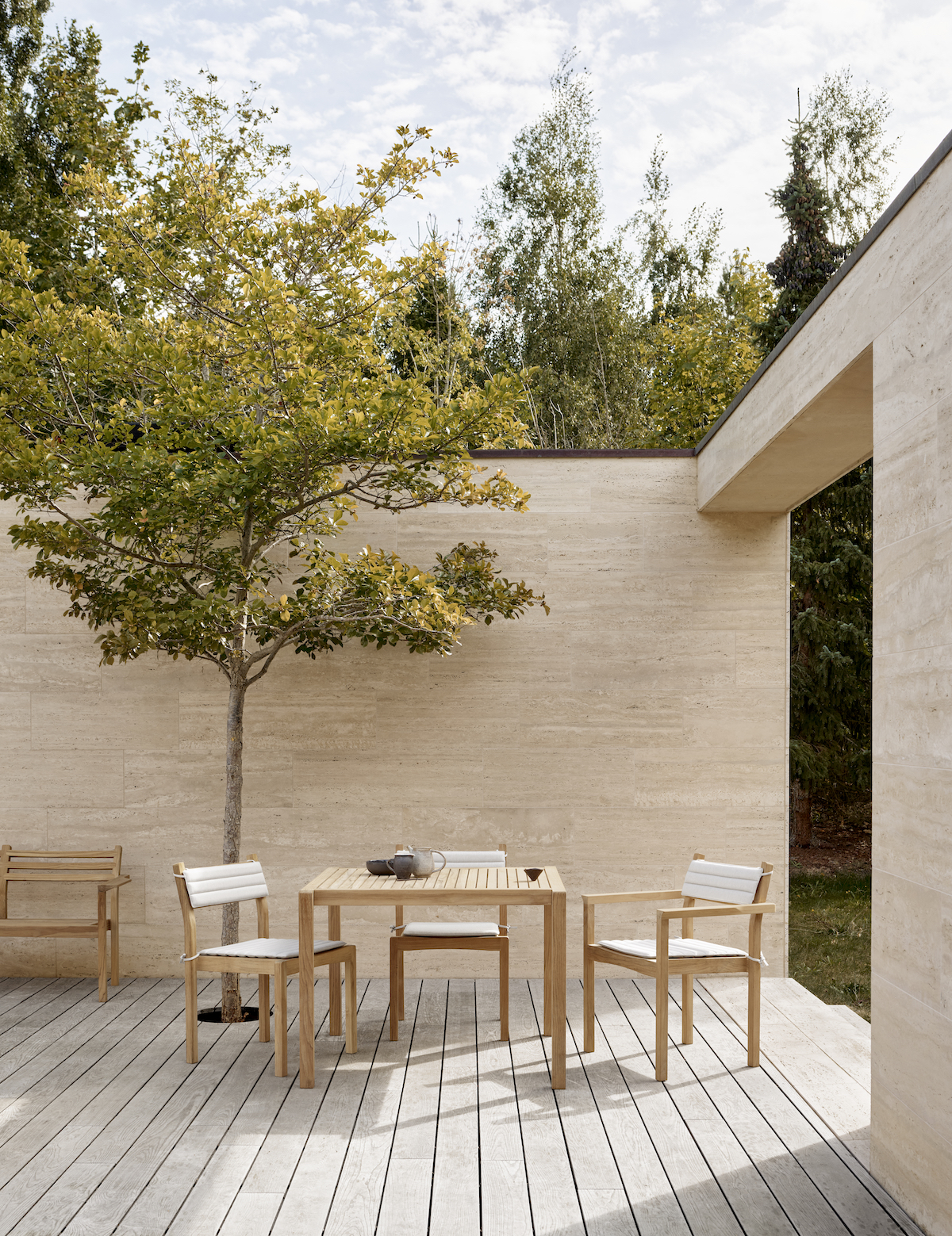 A new outdoors collection by Carl Hansen & AH