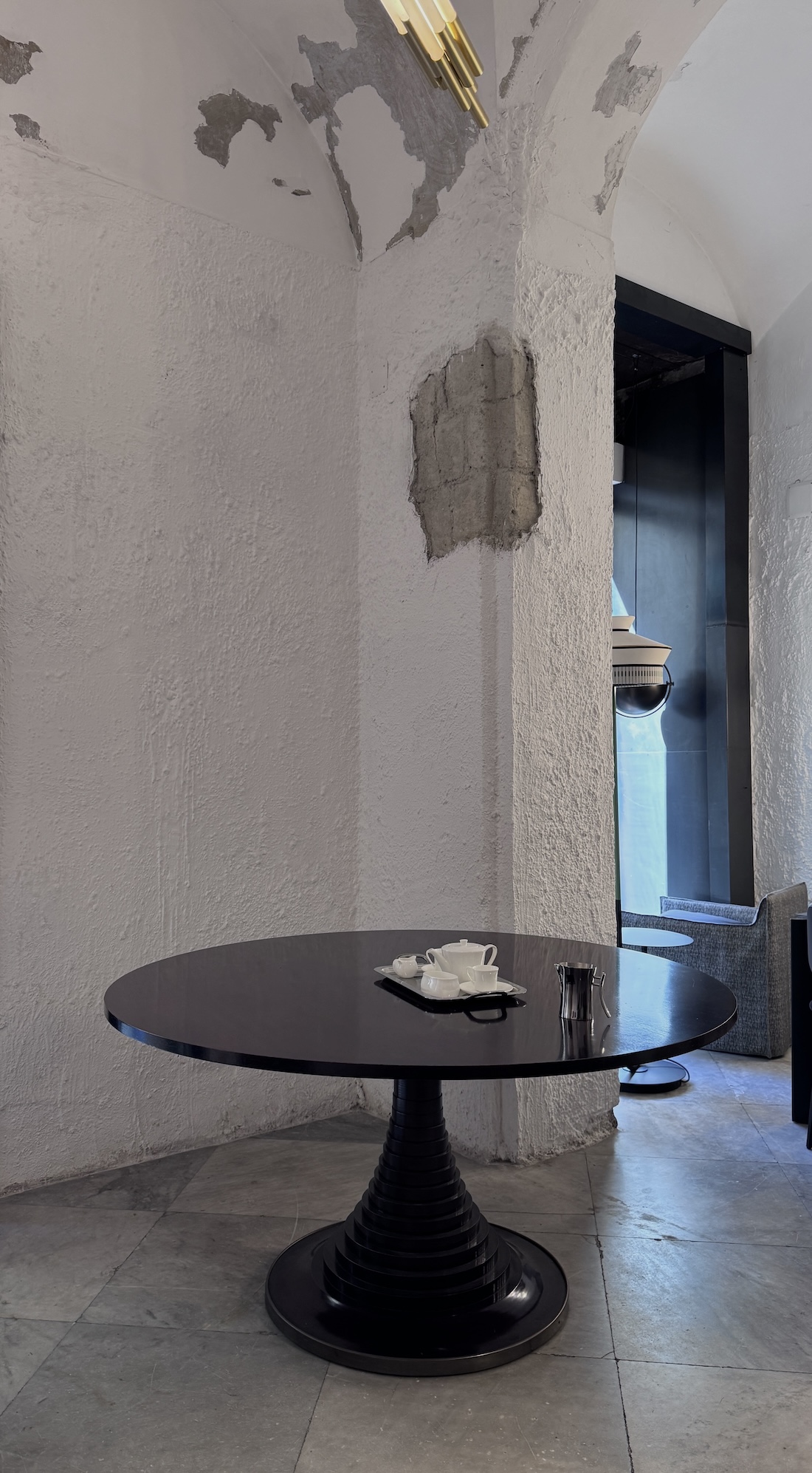 Nabi Interior Design showroom in Naples